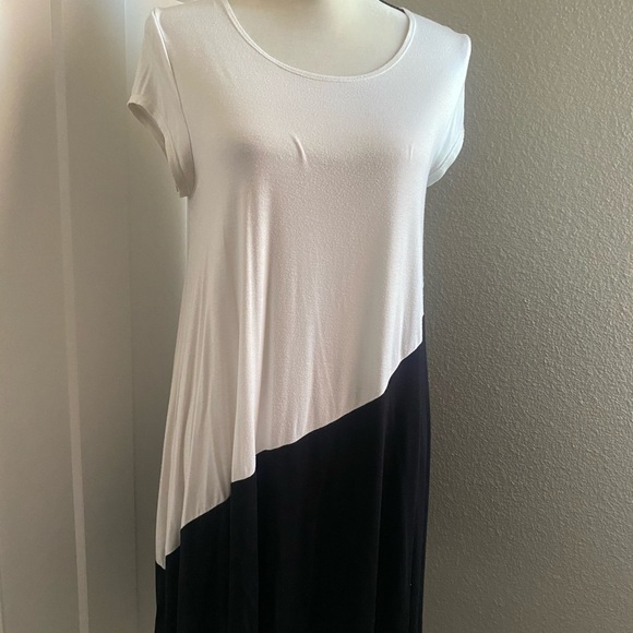 Karen Kane Dress - Picture 2 of 3